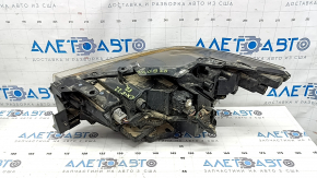 Боковой вид фары Mazda CX-5 22-25 с следами эксплуатации.