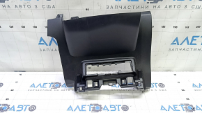 Накладка торпеды центральная нижняя Toyota Prius V 15-17 черная, царапины