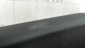 Обшивка дверей картка передня права Jeep Compass 22-24 чорна, вставка шкіра чорна, подряпини, потертості, побілів пластик