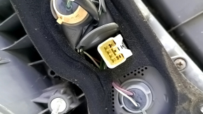 Фонарь правый Toyota Prius V 15-17 рест, сломана накладка, царапины