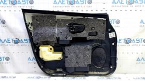 Обшивка двери карточка передняя правая Toyota Prius V 15-16 черная, вставка кожа черная, с ручкой, царапины