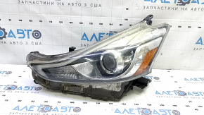Фара передня ліва Toyota Prius V 15-17 рест LED, пошкодження водою, надламане кріплення, пошкоджено хром обрамлення
