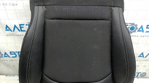 Крупный план обшивки сиденья Jeep Compass, детали текстуры