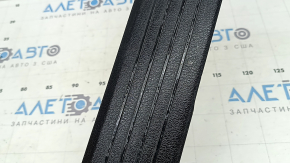 Накладка порога внутренняя передняя правая Mercedes W167 GLE 350 450 20-26 черная, царапины