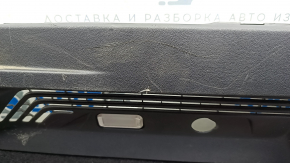 Поверхность обшивки арки задняя левая Volkswagen ID.4, вид с акцентом на дефекты.