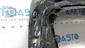 Вид внутренней части двери багажника Mercedes W167, видно состояние узлов