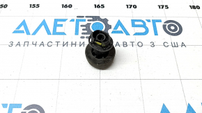 Отбойник капота правый Ford Escape MK4 20-26 сломано крепление
