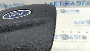 Общий ракурс подушки безопасности Ford с логотипом, состояние в целом хорошее.