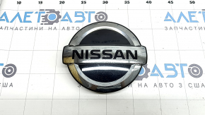 Емблема решітки радіатора grill Nissan Rogue 21-23 подряпини