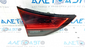 Ліхтар внутрішні двері багажника лівий Nissan Rogue 21-26 галоген + LED, подряпини, в клею