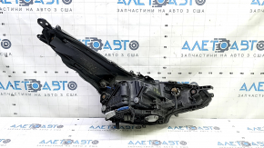 Фара передняя левая с поврежденным креплением для Toyota Prius с 2016 по 2022 годы.