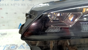 Крупный план передней фары Lexus NX 2015-2017 с небольшими потертостями.