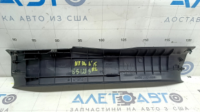Накладка порога ззаду ліва Lexus NX200t NX300 NX300h 15-21 чорна, подряпини, зламане кріплення