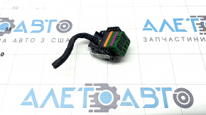 Фишка на блок ECU компьютер двигателя Audi Q8 19-20 3.0T MHEV зеленая