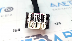 Фишка на блок ECU компьютер двигателя Audi Q8 19-20 3.0T MHEV белая