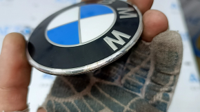 Эмблема значок BMW двери багажника BMW X5 G05 19-26 полез лак