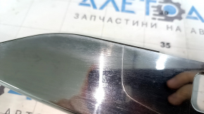 Обзор поверхности молдинга, на которой заметны следы эксплуатации, подходящий для Honda Accord.