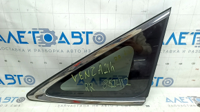 Форточка глухое стекло задняя правая Toyota Venza 21-24 хром, сломаны направляйки, потертости на хроме