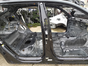 Стійка кузова центральна права Audi Q8 19-26 на кузові