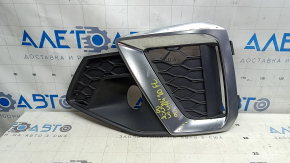Решетка переднего бампера левая Audi A4 B9 20-25 хром под радар, S-line, сломаны крепления,песок