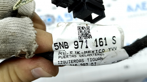 Проводка двери передней левой VW Tiguan 18-24 keyless, надломано крепление