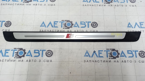 Накладка порога зовнішня передня ліва Audi A4 B9 17-25 S-Line з підсвічуванням, подряпини, порван шлейф підсвічування, корозія