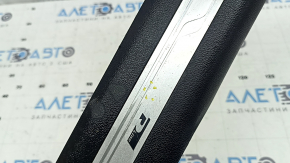 Накладка порога передняя левая VW Tiguan 18-24 черная с хром вставкой, R-Line, царапины, вмятины