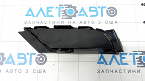 Заглушка нижньої решітки переднього бампера ліва VW Tiguan 18-21 чорний глянець, R-Line, тріщина у кріпленні, пісок