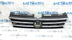 Решетка радиатора grill VW Tiguan 18-19 R-Line, без эмблемы, 3 хром полоски, вздулся хром, песок