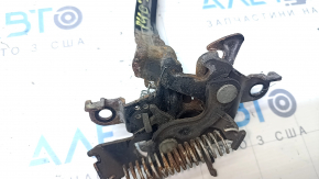 Замок капота Toyota Prius V 12-17 ржавый