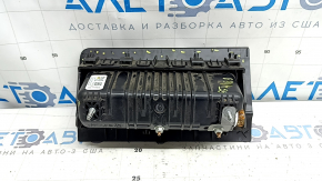 Подушка безопасности колена для Ford Escape, вид на нижнюю часть с соединительными элементами.