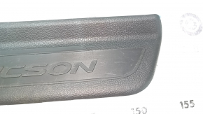 Накладка порога зовнішня ззаду права Hyundai Tucson 16-21 чорна, подряпини