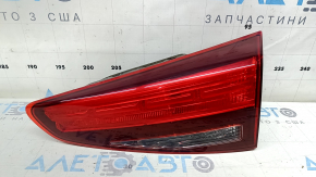 Ліхтар внутрішні двері багажника правий Hyundai Tucson 19-21 галоген, подряпини