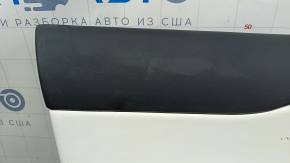 Обшивка двери карточка передняя левая Tesla Model X 22-26 черная, с белой вставкой кожа, вставка под дерево, вставка ткань, динамик, управление стеклоподъемником, царапины на пластике, надрывы кожи,