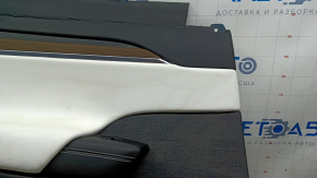 Общая видимость обшивки двери Tesla Model X со стороны вставок.