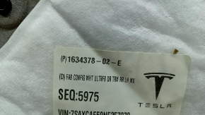 Маркировка обшивки двери Tesla, включая VIN и оригинальный номер детали