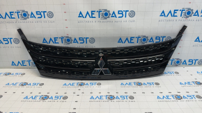 Решетка радиатора grill с эмблемой Mitsubishi Outlander 22-26 черные молдинги с уплотнителями