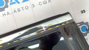 Стекло двери треугольник с уплотнителем стекла заднее левое Jeep Grand Cherokee WL 22-24 тонировка с молдингом, хром, царапины на хроме и накладке