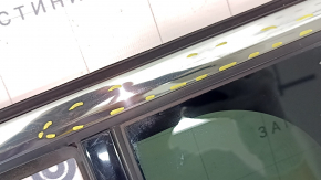 Стекло двери треугольник с уплотнителем стекла заднее левое Jeep Grand Cherokee WL 22-24 тонировка с молдингом, хром, царапины на хроме и накладке