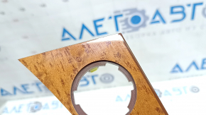 Альтернативный ракурс накладки торпеды с продольной линией, хорошо виден оригинальный материал.