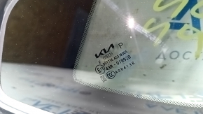 Маркировка на стекле форточки задней правой Kia EV6 2022-2026, оригинал.