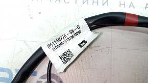 Подробный вид разъема подключения бокового зеркала для Tesla Model 3.