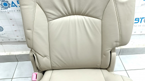 Фронтальная часть сиденья Lexus RX 2004-2009, близкий ракурс на обивку и детали.