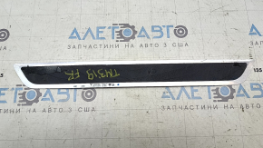 Накладка порога передняя правая внешняя Tesla Model 3 18-23 хром, царапины