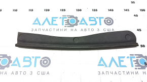 Ущільнювач капота передній правий Audi A6 C8 19-24 тріщина у кріпленні
