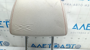 Крупный план подголовника BMW X3 F25, видны следы использования и примятия