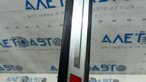 Накладка порога зовнішня передня ліва Audi A6 C8 19-25 чорна з хром вставкою та підсвічуванням, S-Line, подряпини