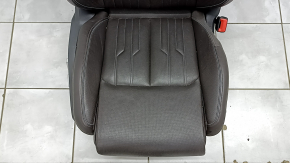 Пасажирське сидіння Audi A6 C8 19-25 з airbag, електричне, підігрів, вентиляція та масаж, шкіра коричнева, темно-сірий пластик, Comfort, під чищення, подряпини