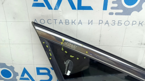 Царапины на хромированной окантовке форточки глухого стекла Honda Accord 23-26.