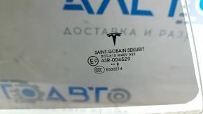 Стекло двери задней правой Tesla Model 3 18-23 с тонировкой